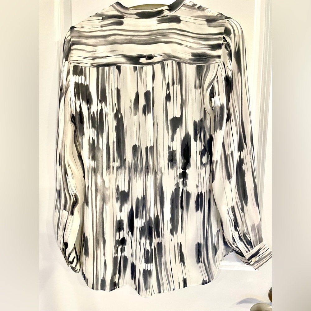 - ✨Host Pick!✨Vince print blouse. Like new! - Picture 3 of 4